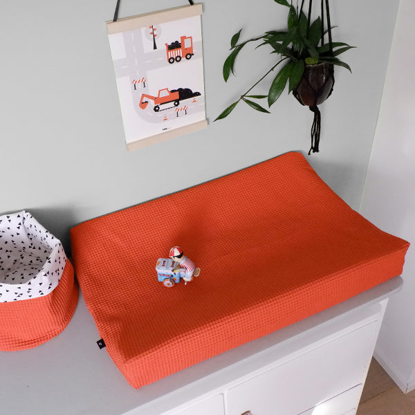 Aankleedkussenhoes wafelstof basis babykamer | terracotta rood - HelloBaby.be