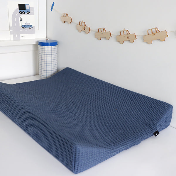 Aankleedkussenhoes Wafelstof Basis Babykamer • Donker Oud Blauw - HelloBaby.be