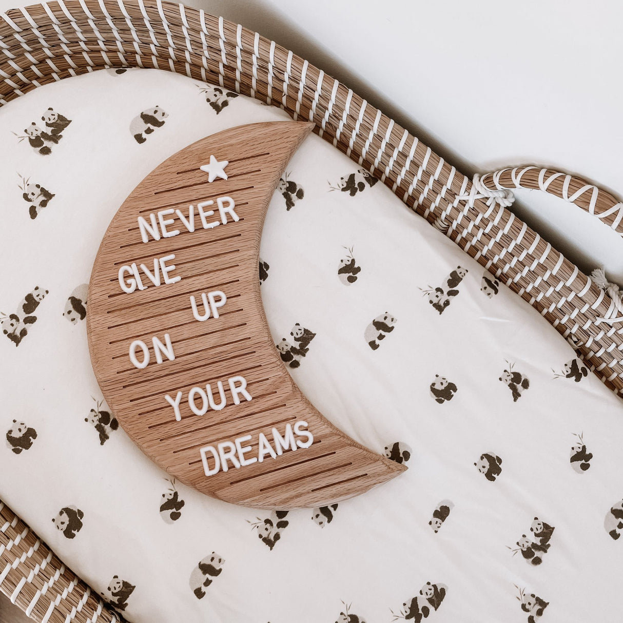 houten letterbord maan moon mijlpalenbord mijlpalen hout