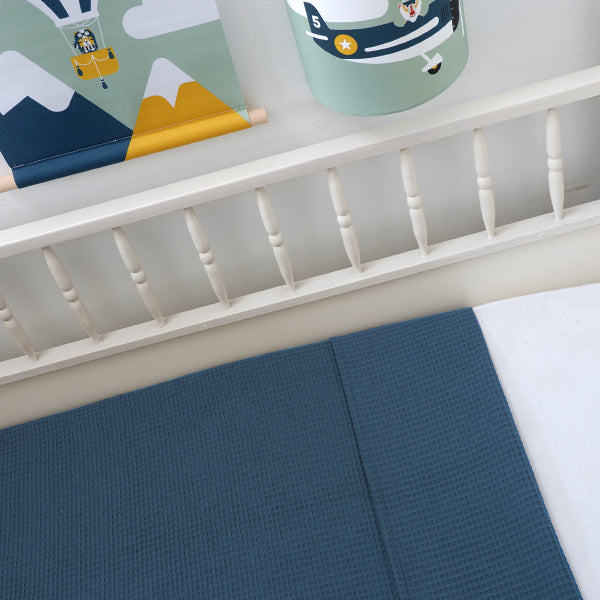 Ledikant Deken Wafelstof Babykamer • Basic Donker Oud Blauw - HelloBaby.be