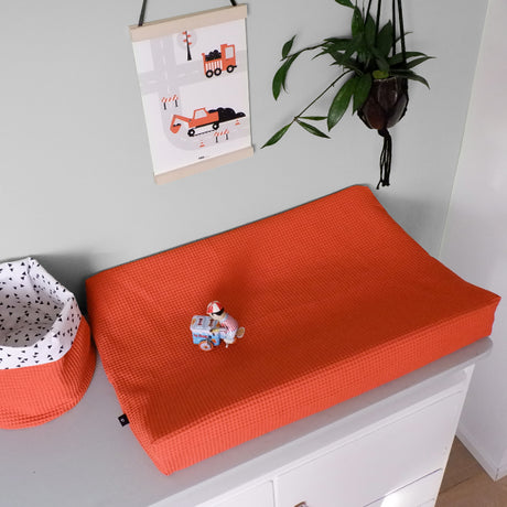 Aankleedkussenhoes wafelstof basis babykamer | terracotta rood - HelloBaby.be